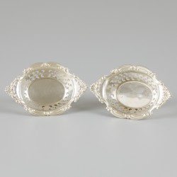 2-delige set pastillemandjes zilver.
