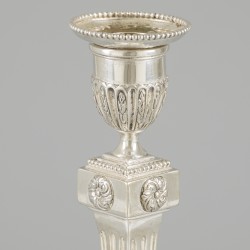 Kandelaar zilver.