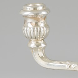 2-delige set tafelkandelaars zilver.