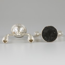 2-delige set tafelkandelaars zilver.
