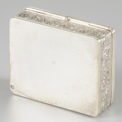 Tabaksdoos zilver.