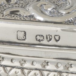 Kammendoosje / theelepeldoosje zilver.