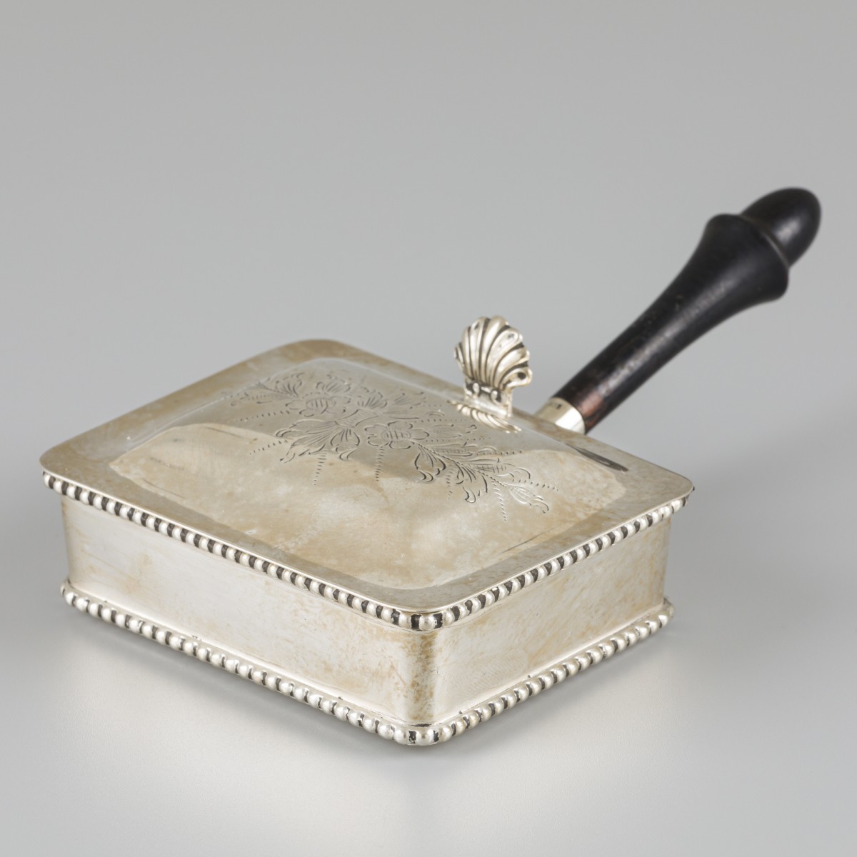 Asbakleger zilver.