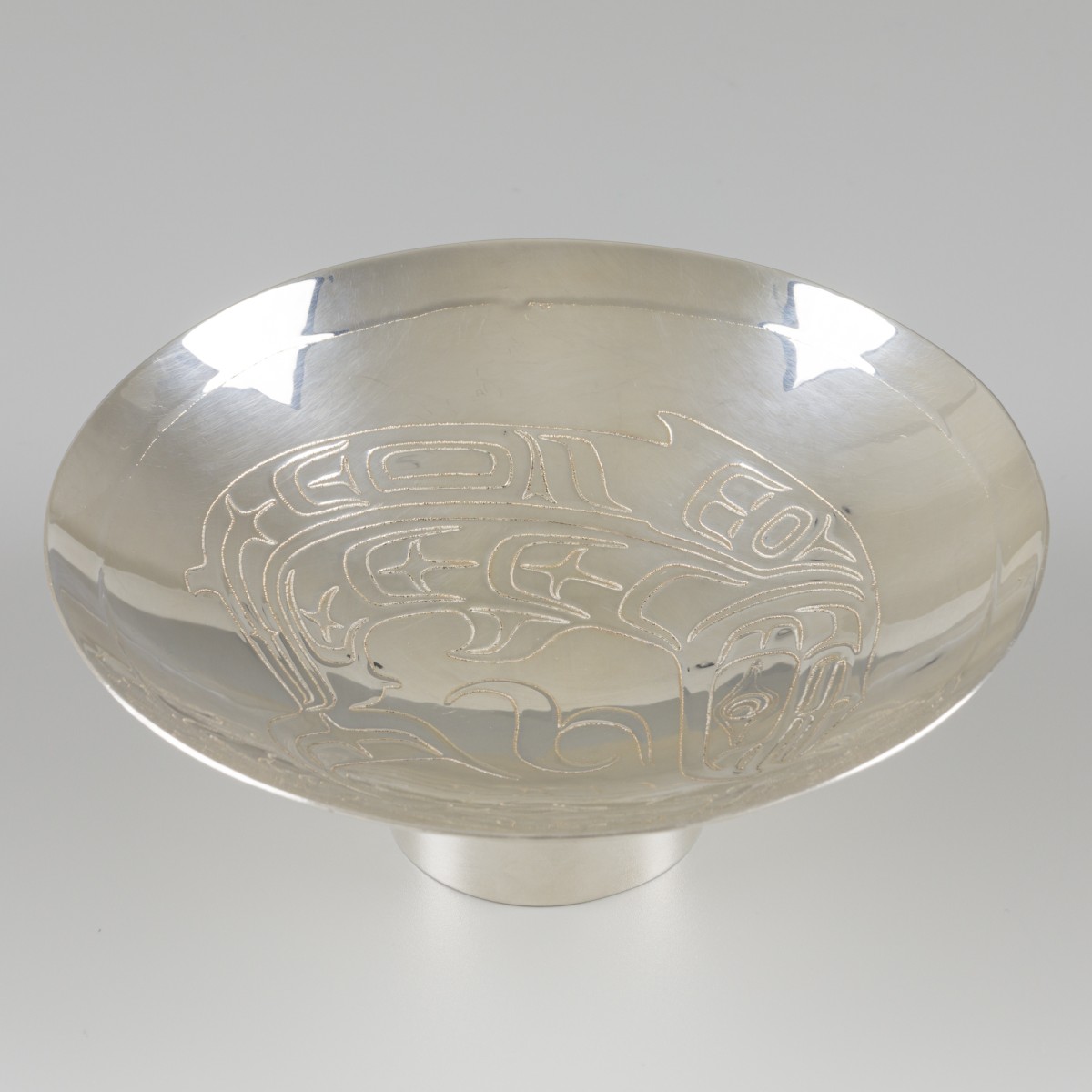 Presenteerschaal op voet zilver.