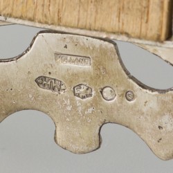 Miniatuur ledikant en passpiegel zilver.