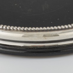 2-delige set flessenbakken zilver.