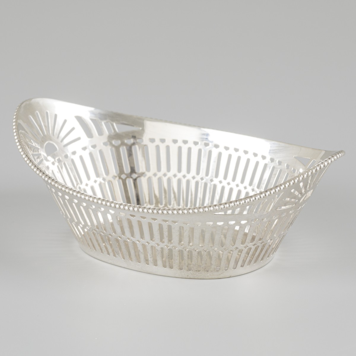 Bonbonmandje zilver.