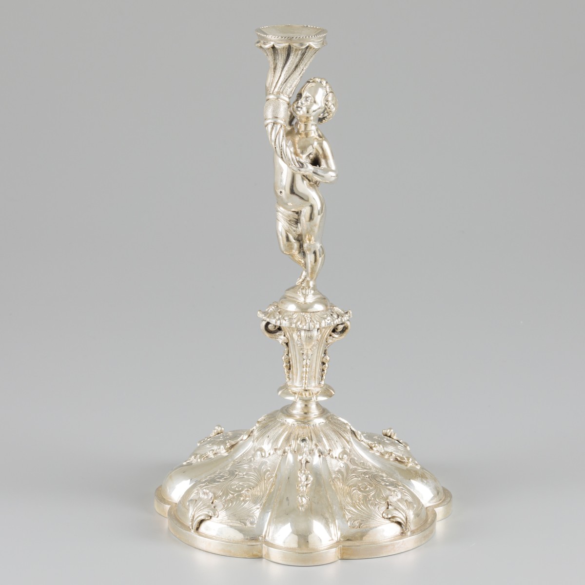 Basement met putto zilver.