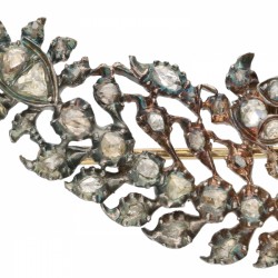 Zilveren antieke open gewerkte broche, met ca. 83 diamanten - 833/1000.