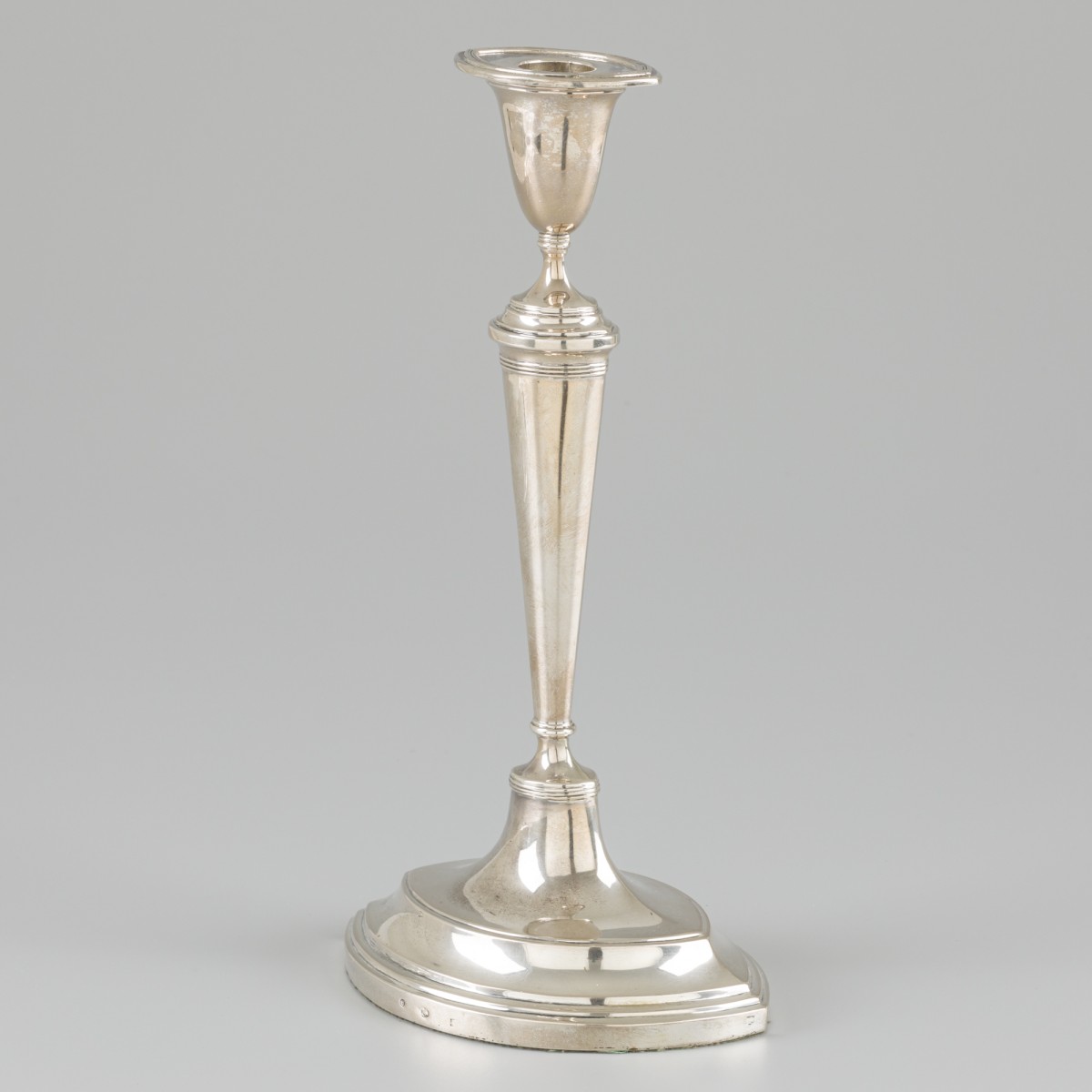 Kandelaar zilver.