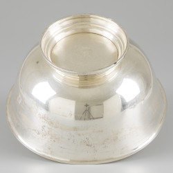 Schaal op voet naar Paul Revere's "Liberty Bowl", zilver.