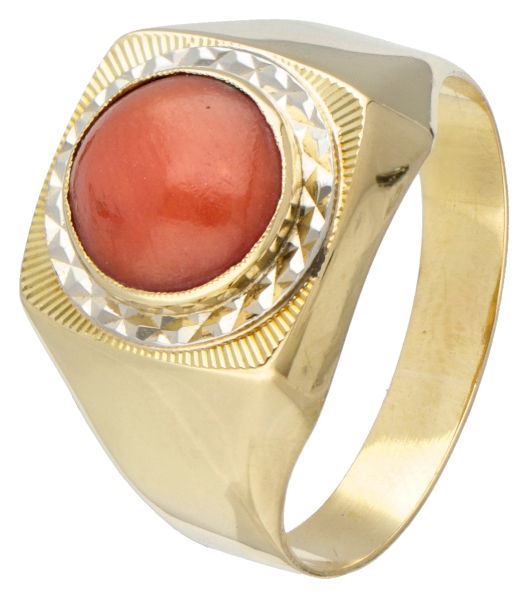 18 kt. Geelgouden vintage ring bezet met ca. 0.82 ct. bloedkoraal.