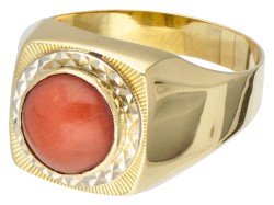 18 kt. Geelgouden vintage ring bezet met ca. 0.82 ct. bloedkoraal.