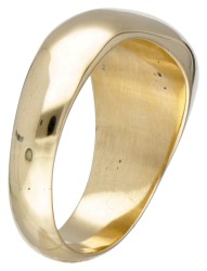 14 kt. Geelgouden antieke stirrup ring bezet met een roos geslepen diamant.