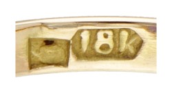 Vintage 14 kt. geelgouden 3-steens ring bezet met ca. 4.74 ct. natuurlijke saffieren in diverse kleuren.