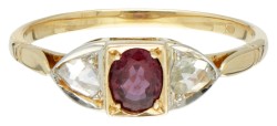 18 kt. Geelgouden ring bezet met diamant en synthetische robijn.