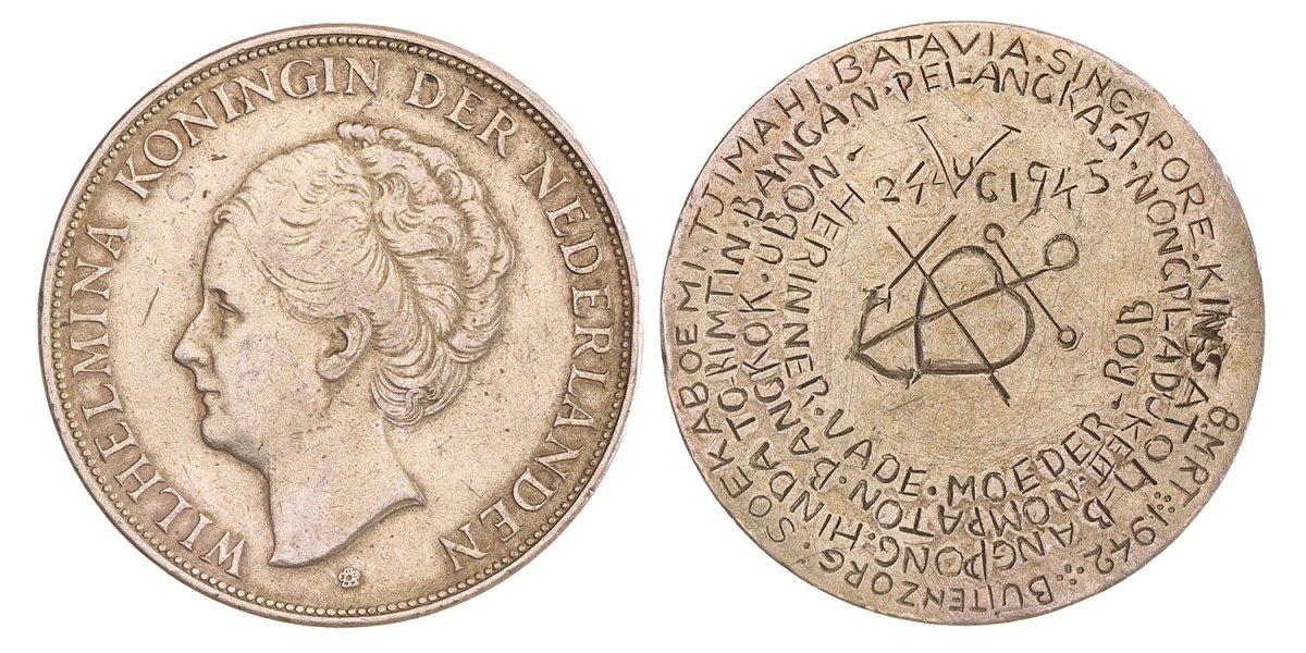 2½ gulden - Achterzijde bewerkt met de namen van Japanse krijgsgevangenenkampen. Wilhelmina. Z.j. Zeer Fraai +.