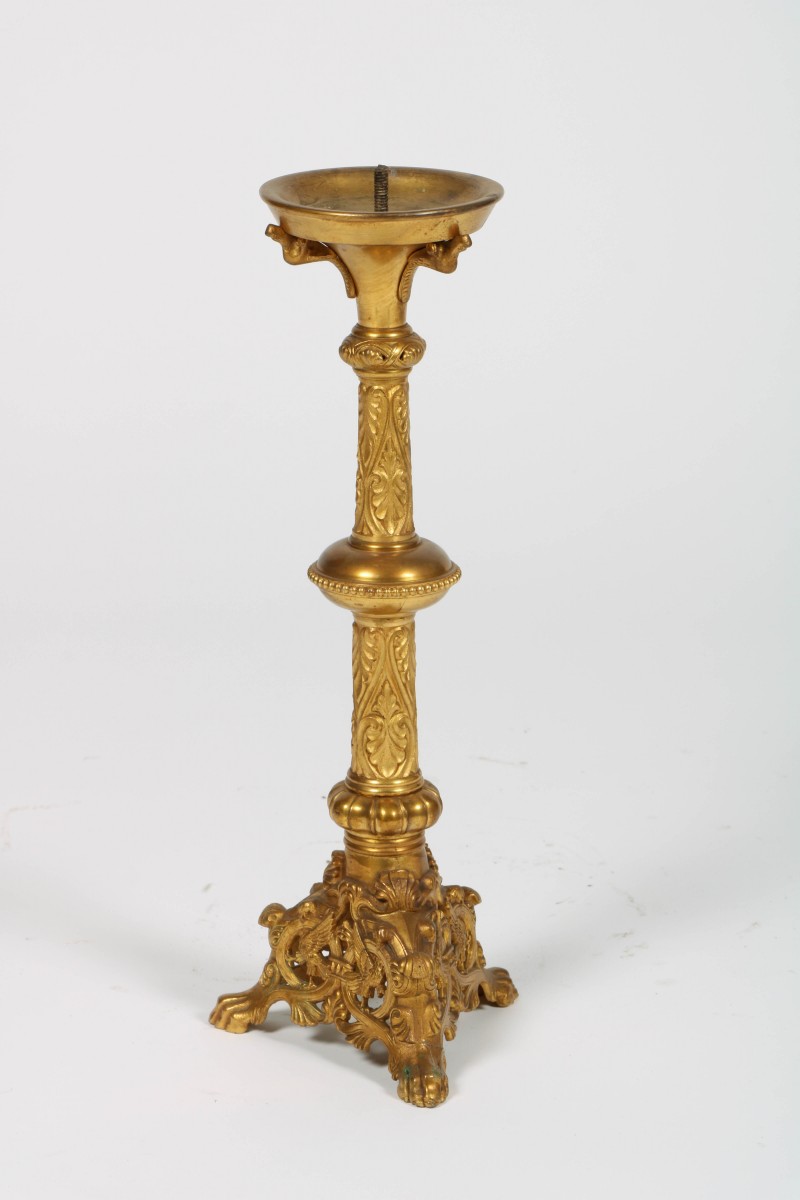 Een verguld bronzen kandelaar, laat 19e eeuw.