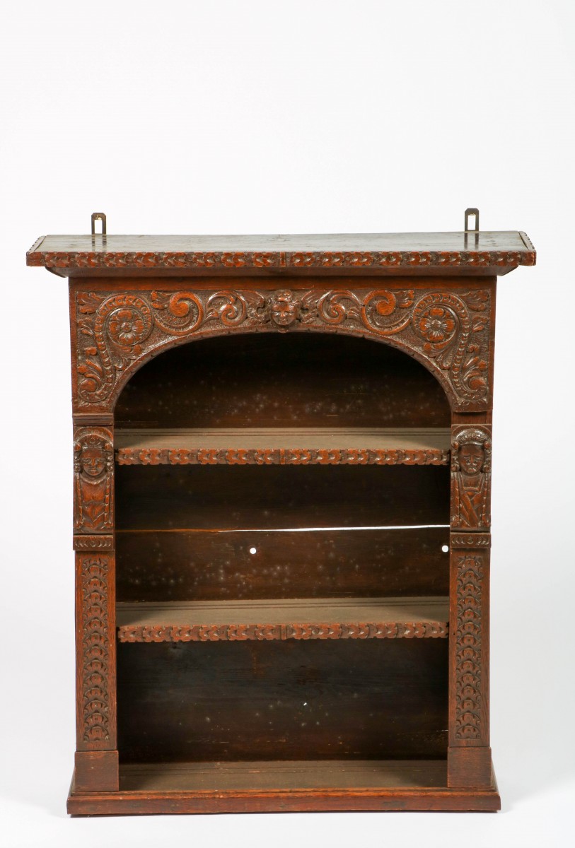 Een eiken wandkastje, Hollands, ca. 1900.