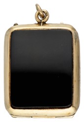 Antieke BWG 10 kt. roségouden rouw-medaillonhanger met roos geslepen diamanten gezet op onyx.