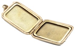 Antieke BWG 10 kt. roségouden rouw-medaillonhanger met roos geslepen diamanten gezet op onyx.