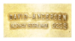 Sterling zilveren guilloche geëmailleerde vlinderbroche door Noorse designer David Andersen.