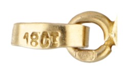 14 kt. Geelgouden art nouveau repoussé hanger met een sierlijke voorstelling van een vrouw.