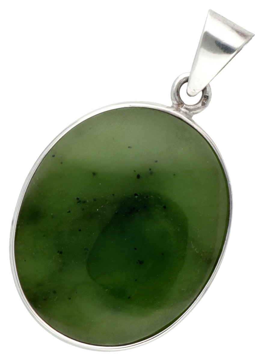 Sterling zilveren hanger bezet met nefriet jade door Deense designer Niels Erik From.