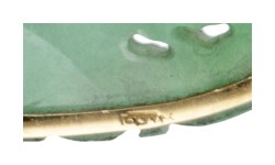 14 kt. Geelgouden vintage hanger bezet met floraal gesneden jade.