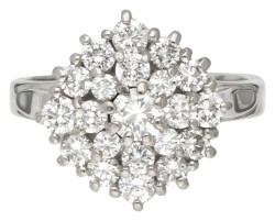 14 kt. Witgouden entourage ring bezet met ca. 1.26 ct. diamant.