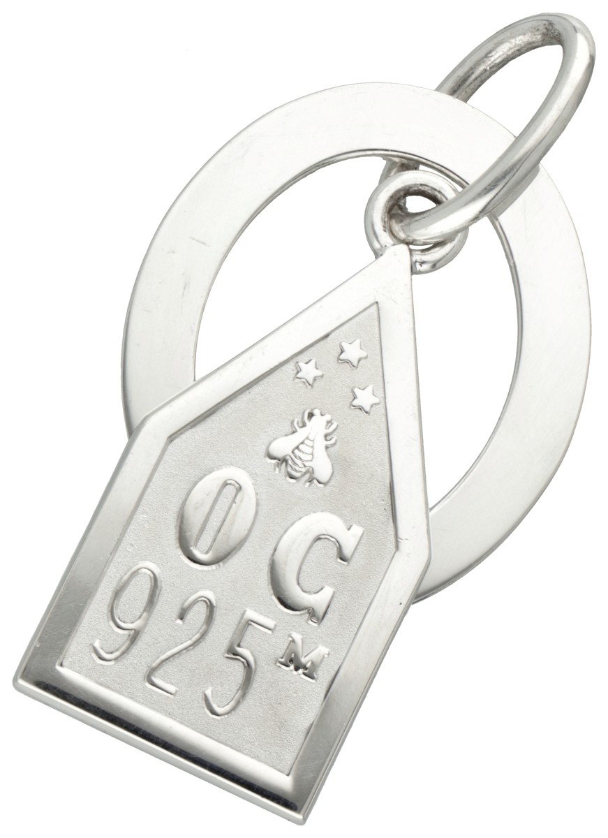 Sterling zilveren Christofle hanger met zilvermerk 'OC'.