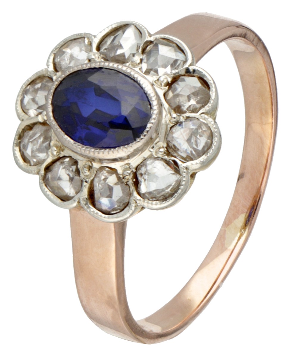 Antieke 14 kt. tricolor gouden rozet ring bezet met diamant en synthetische saffier.