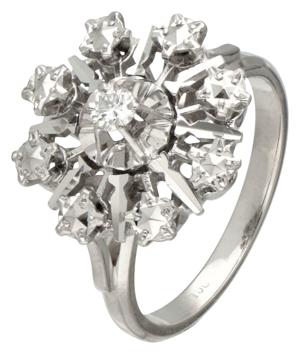 18 kt. Witgouden rozet ring bezet met ca. 0.09 ct. diamant in een bloemvormig middenstuk.