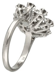18 kt. Witgouden rozet ring bezet met ca. 0.09 ct. diamant in een bloemvormig middenstuk.