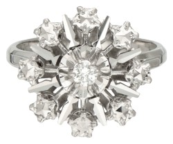 18 kt. Witgouden rozet ring bezet met ca. 0.09 ct. diamant in een bloemvormig middenstuk.