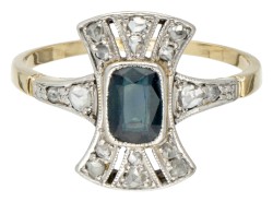 18 kt. Geelgouden art deco ring bezet met diamant en synthetische saffier.