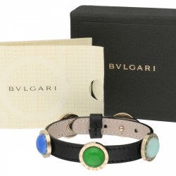 Zwart lederen Bvlgari armband met veelkleurige stenen in verguld metaal.