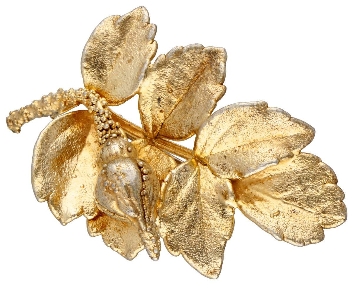 Verguld zilveren bladvormige broche door Deense designer Orla Eggert voor Flora Danica.