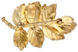 Verguld zilveren bladvormige broche door Deense designer Orla Eggert voor Flora Danica.
