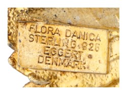 Verguld zilveren bladvormige broche door Deense designer Orla Eggert voor Flora Danica.