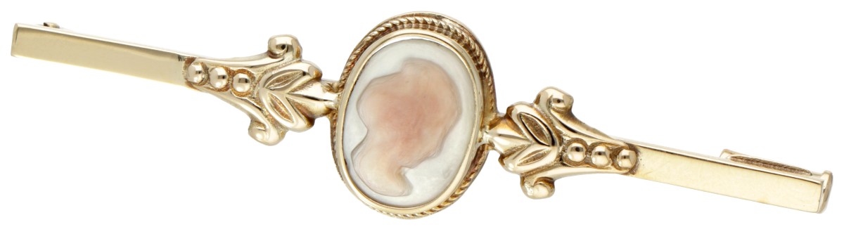 14 kt. Geelgouden vintage broche bezet met een parelmoer camee.