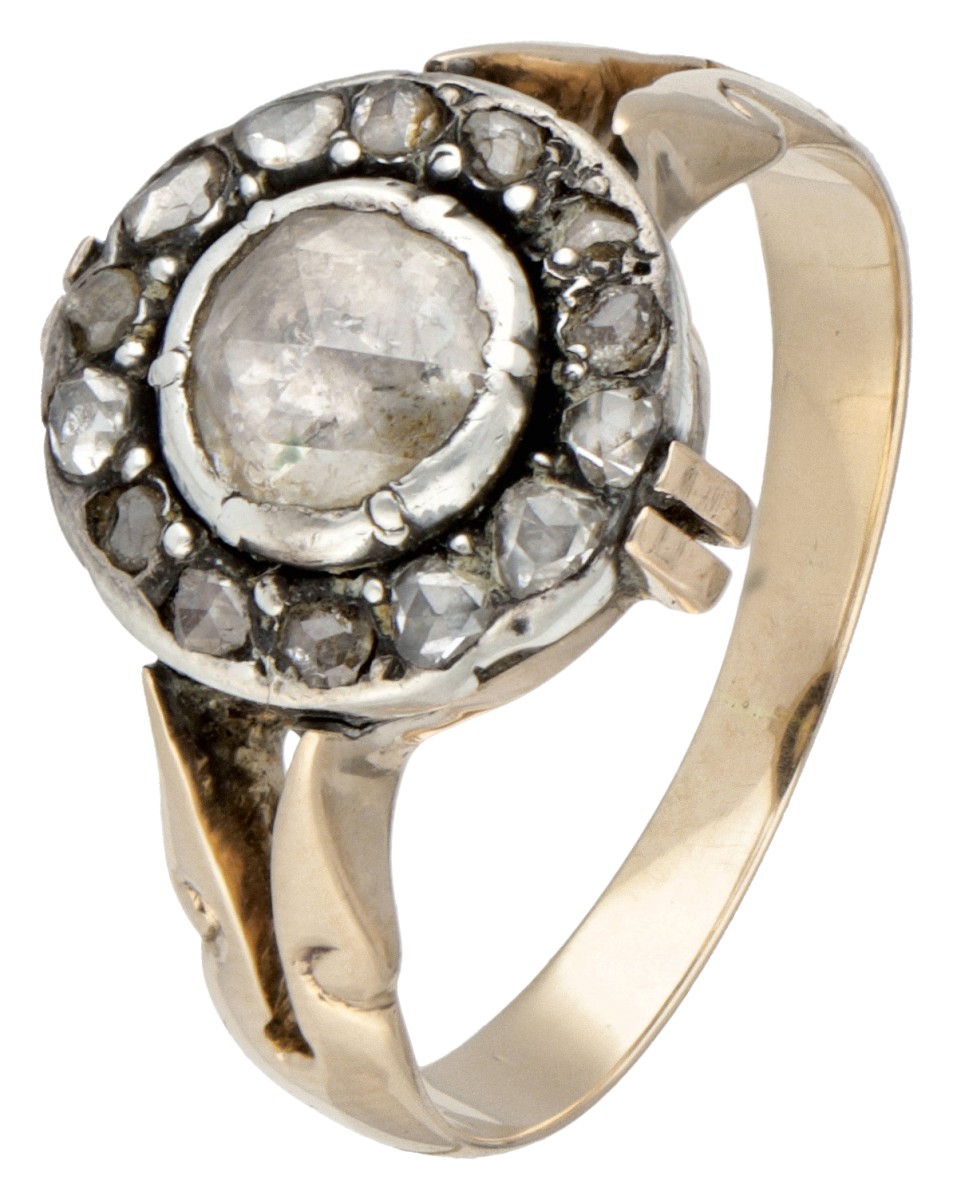 Antieke 14 kt. geelgouden/sterling zilveren halo ring bezet met roos geslepen diamanten.