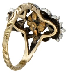 Vintage 18 kt. geelgouden/835 zilveren ring bezet met roos geslepen diamanten.