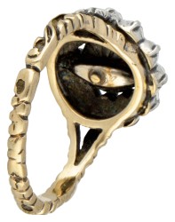 Vintage 14 kt. geelgouden/sterling zilveren rozet ring bezet met roos geslepen diamanten.