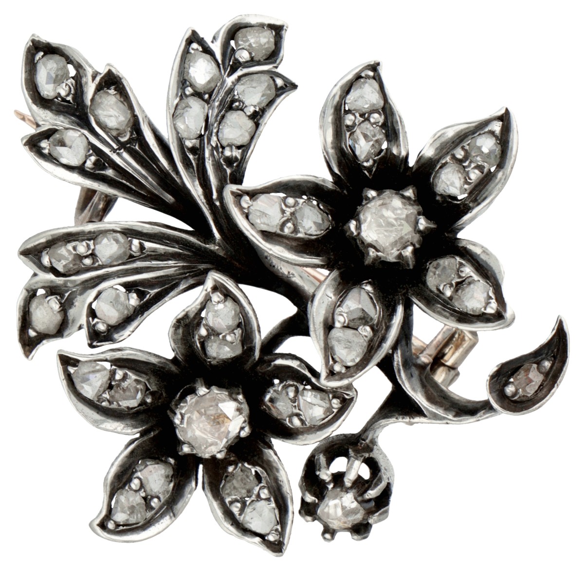 Antieke sterling zilveren / 14 kt. roségouden florale broche bezet met roos geslepen diamanten.