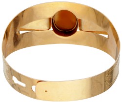 Franse antieke 18K geelgouden gegraveerde bangle armband bezet met een camee.