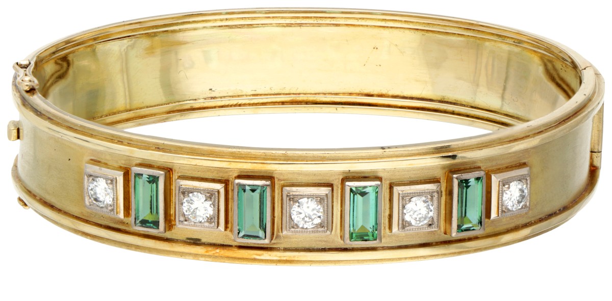 BWG 10 kt. geelgouden vintage bangle armband bezet met ca. 0.60 ct. diamant en ca. 1.16 ct. groene toermalijn.