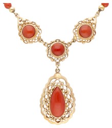 Vintage bloedkoralen collier met een 14 kt. geelgouden hanger en sluiting.