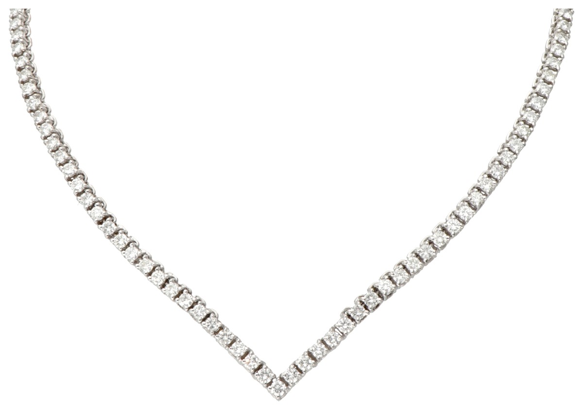 18 kt. Witgouden entourage collier bezet met ca. 8.75 ct. diamant.