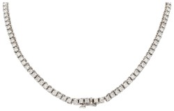 18 kt. Witgouden entourage collier bezet met ca. 8.75 ct. diamant.